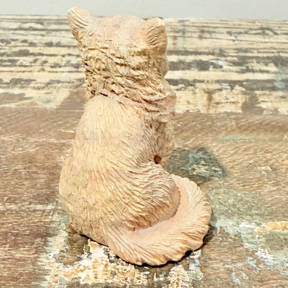 Russ Berrie & Company Vintage Tan Cat Kitten Feline Green Eyes Resin‎  Figurine